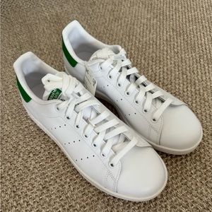 Adidas NWT Women’s Stan Smith in US size 8